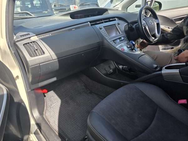 TOYOTA PRIUS PHV Plug In - 2013/04